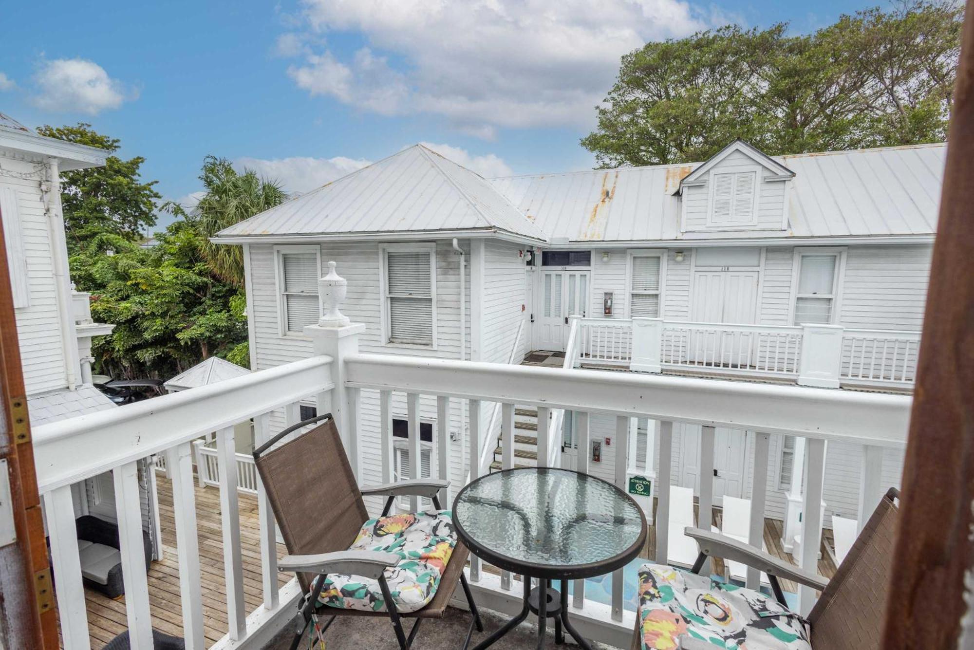 Classic King With Balcony At Curry Mansion Cayo Hueso Exterior foto